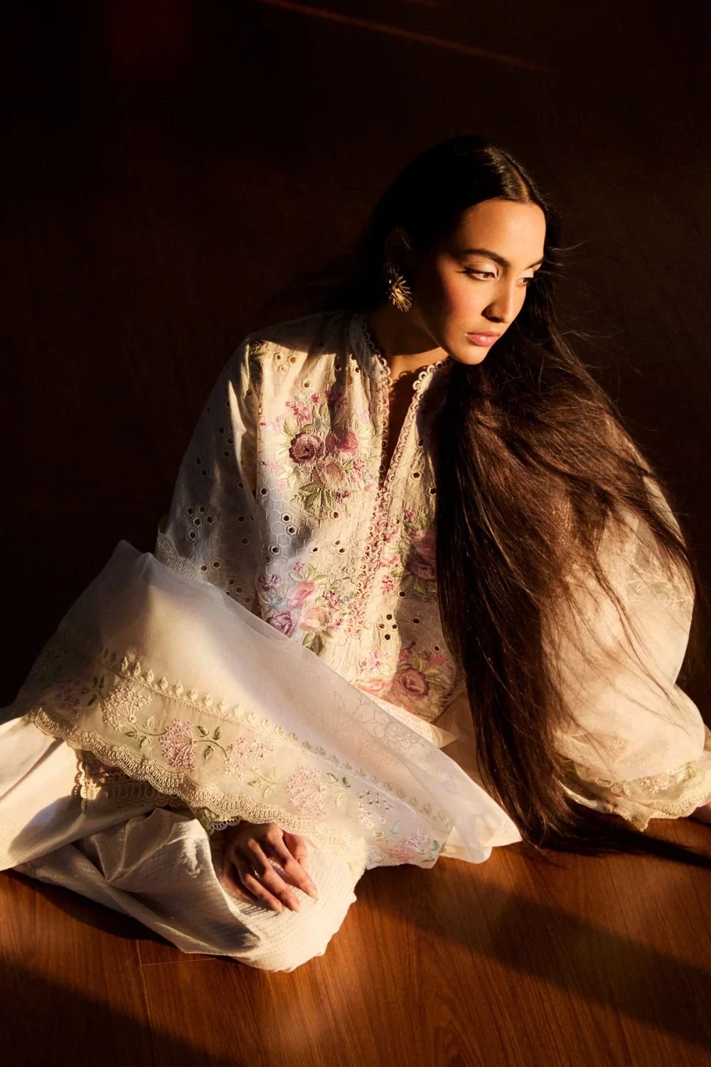 Zara shahjahan Pakistani suits , satori lawn 25’ , 3 PIECE SUIT , unstitched, lawn , ivory color , KAIRO-10A, front