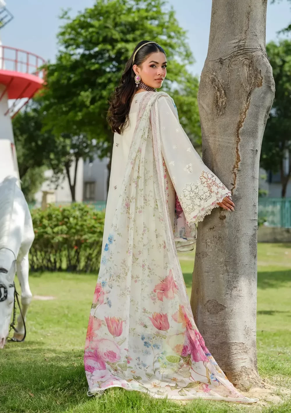 Elaf Premium Luxury Lawn Collection 2025 | ELH-7A WHITE EMPRESS, 3-piece Pakistani designer lawn suits in the UK- Zee Collections. back