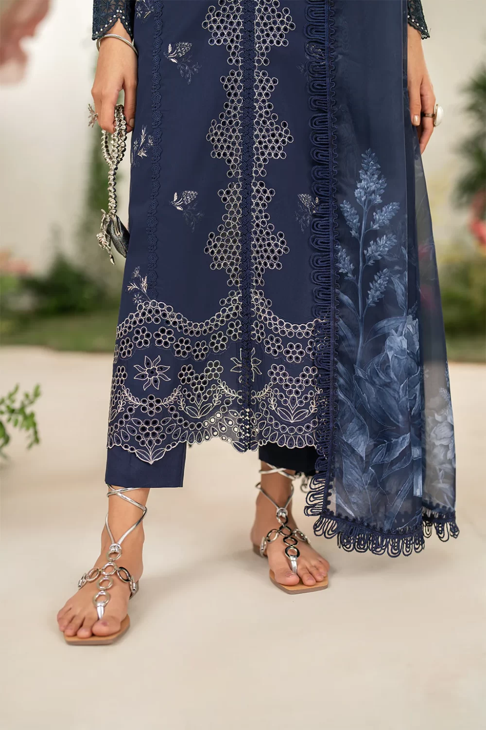 Iznik Festive Edition 2025 | IFE-04, 3-piece Pakistani designer lawn suits in the UK- Zee Collections. shirt daman and dupatta border